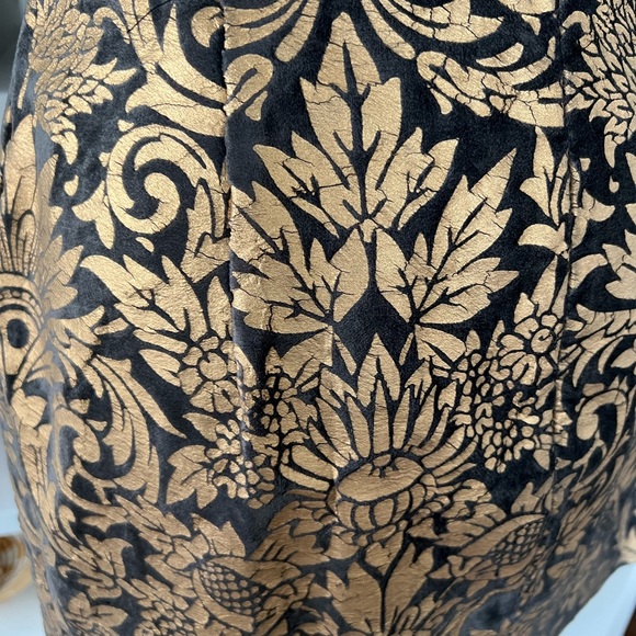 Black and gold Zara skirt in size small - Picture 6 of 8